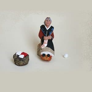 vieille arlésienne au tricot santons arlatenco