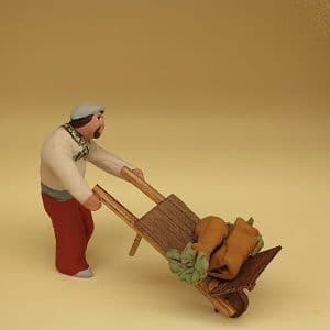 homme avec brouette de cardons santons arlatenco